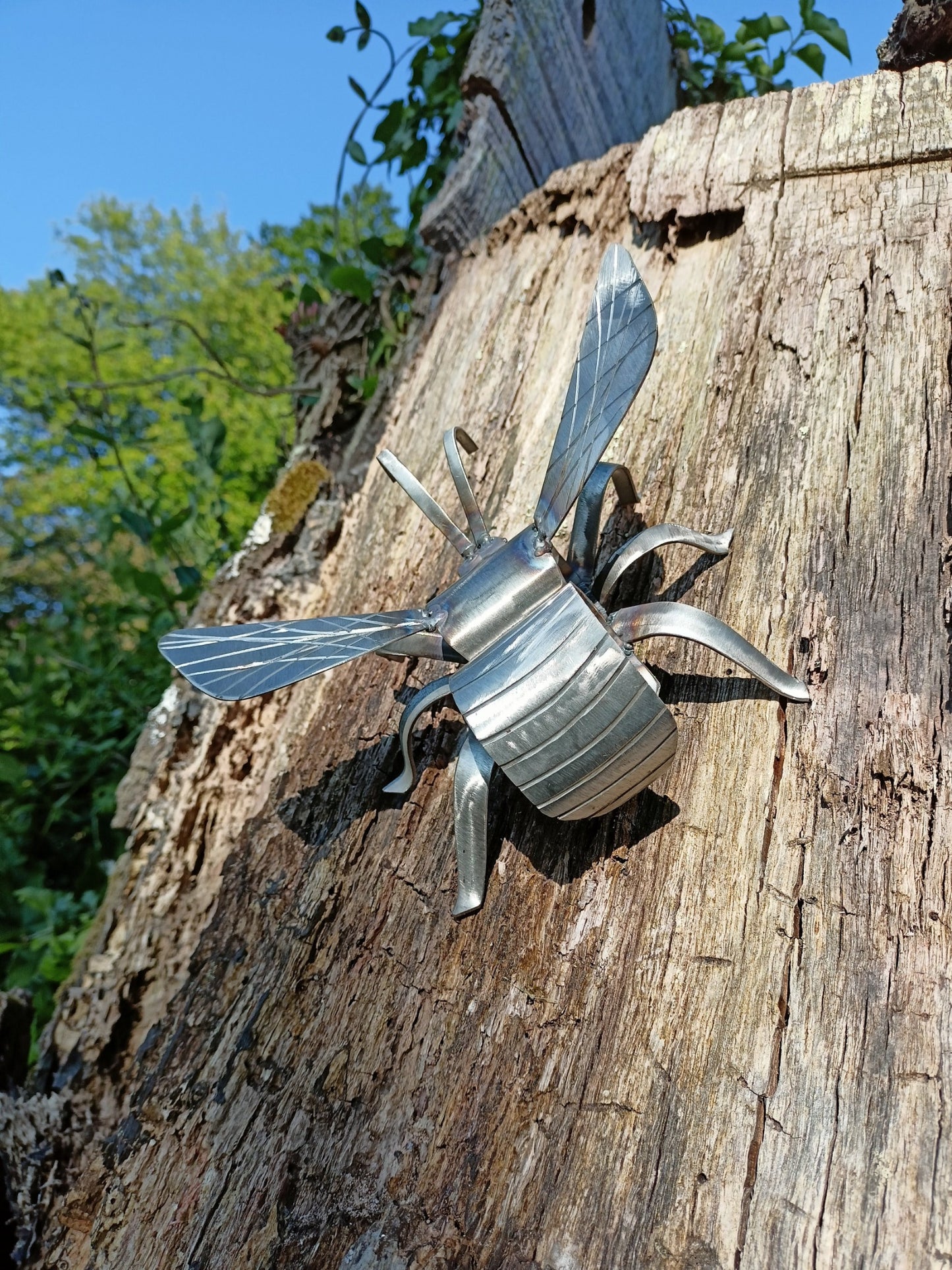 Cute metal bee