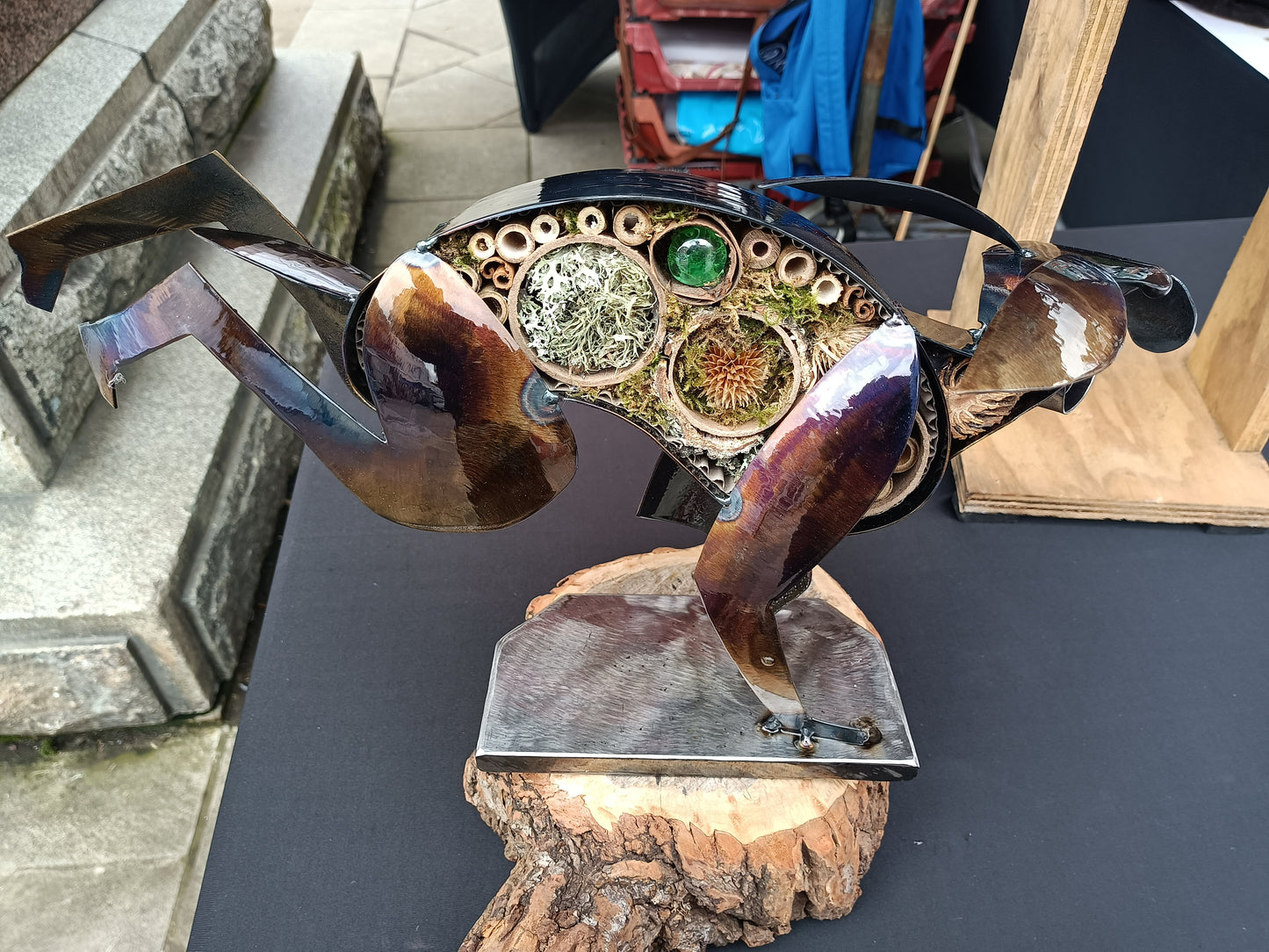 Harriet The Running Hare - land