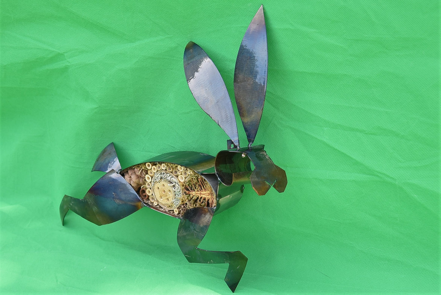 Harriet The Running Hare - land